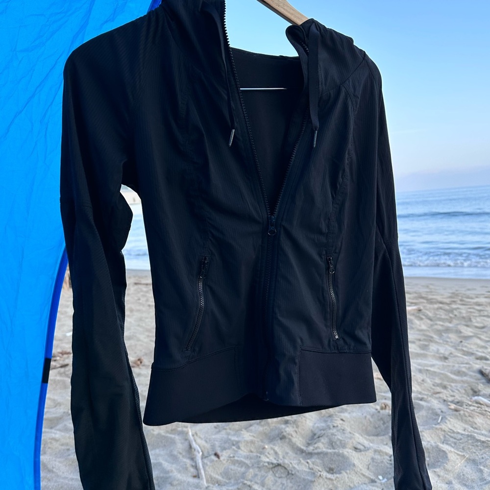 LULULEMON women’s jacket color black size 4